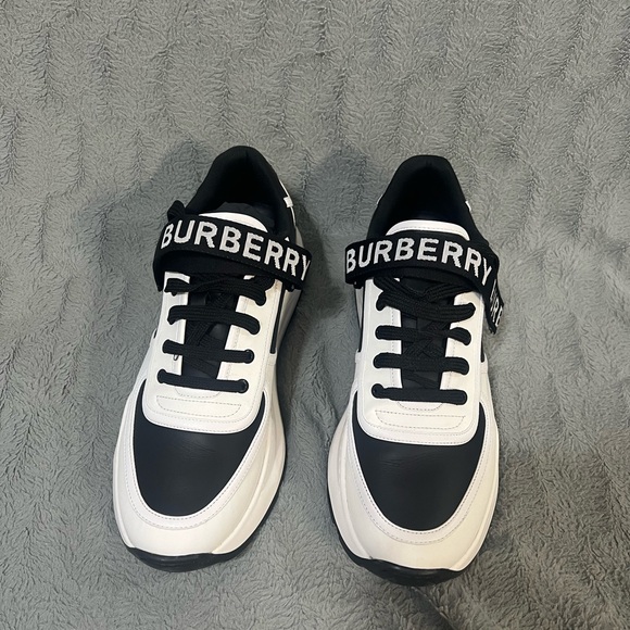 Burberry shoes new with box.Deal only in Vegas - Picture 4 of 5